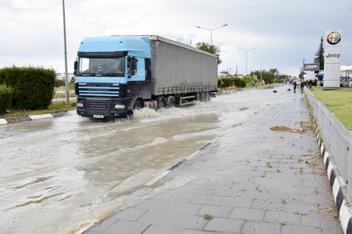 Roads  in Nicosia turned into rivers due to heavy rain - May 2020